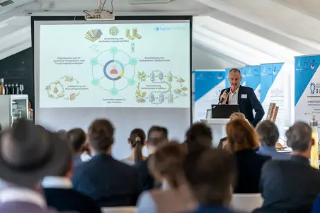 Dr. Sascha Brinker