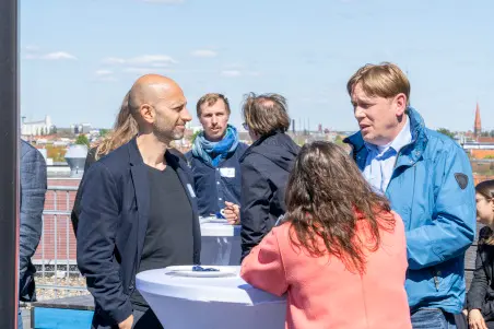 rechts: Prof. Dr. Stephan Schulz, vorn: Prof. Yüksel Pöğün-Zander